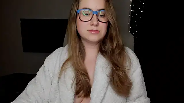 Snapshot of SeasonalSomeone chatting on October 2025 10:36:01 PM SeasonalSomeone online show from October 2025 10:36:01 PM