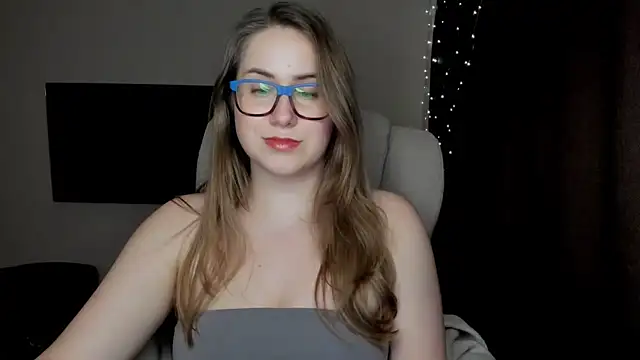 Snapshot of SeasonalSomeone chatting on October 2025 11:31:01 PM SeasonalSomeone online show from October 2025 11:31:01 PM