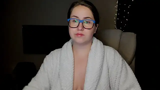 Snapshot of SeasonalSomeone chatting on October 2025 10:11:02 PM SeasonalSomeone online show from October 2025 10:11:02 PM