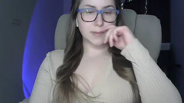 SeasonalSomeone online show from April 2026 11:06:01 PM