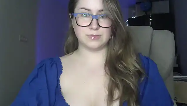 SeasonalSomeone online show from May 2026 09:42:02 PM