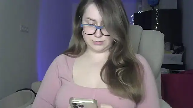 SeasonalSomeone online show from May 2026 10:05:02 PM