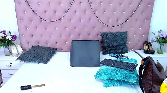 Snapshot of CharlotteWilliams chatting on January 2025 02:24:02 PM CharlotteWilliams online show from January 2025 02:24:02 PM