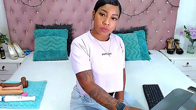 Snapshot of CharlotteWilliams chatting on February 2025 04:48:01 AM CharlotteWilliams online show from February 2025 04:48:01 AM