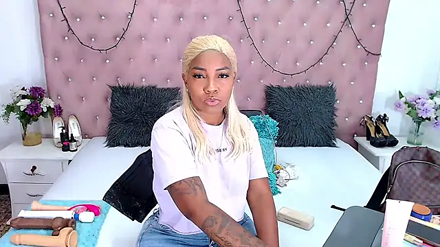 Snapshot of CharlotteWilliams chatting on March 2025 08:09:02 PM CharlotteWilliams online show from March 2025 08:09:02 PM