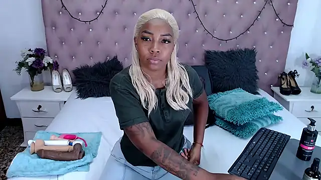 Snapshot of CharlotteWilliams chatting on March 2025 07:34:02 PM CharlotteWilliams online show from March 2025 07:34:02 PM