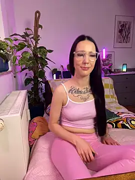 Snapshot of Trixie-Tainted chatting on February 2025 02:33:02 PM Trixie-Tainted online show from February 2025 02:33:02 PM