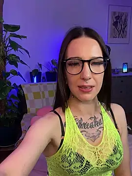 Snapshot of Trixie-Tainted chatting on February 2025 09:20:02 PM Trixie-Tainted online show from February 2025 09:20:02 PM