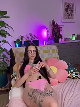 Snapshot of Trixie-Tainted chatting on March 2025 01:06:02 PM Trixie-Tainted online show from March 2025 01:06:02 PM
