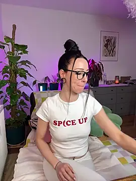 Snapshot of Trixie-Tainted chatting on March 2025 01:40:02 PM Trixie-Tainted online show from March 2025 01:40:02 PM