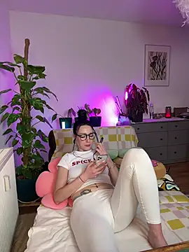 Snapshot of Trixie-Tainted chatting on March 2025 04:43:02 PM Trixie-Tainted online show from March 2025 04:43:02 PM
