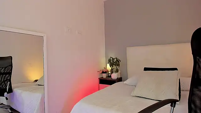 Snapshot of NataliaBuiles chatting on October 2025 04:18:01 PM NataliaBuiles online show from October 2025 04:18:01 PM