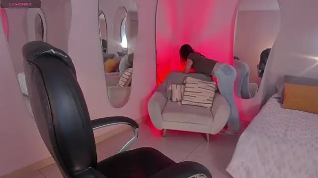 MorganHicks online show from February 2025 05:50:02 PM