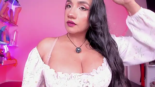 Snapshot of christymilkk chatting on November 2025 12:43:02 AM christymilkk online show from November 2025 12:43:02 AM