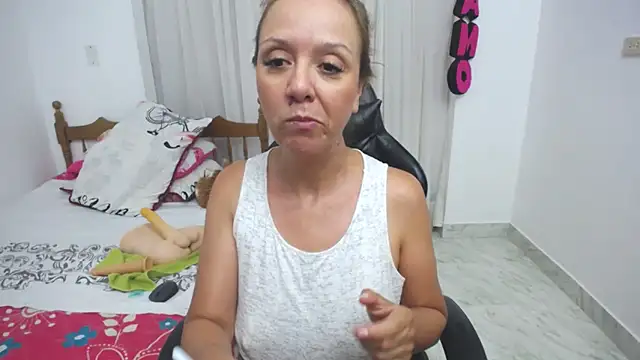 yeslluisa online show from March 2025 10:05:02 PM