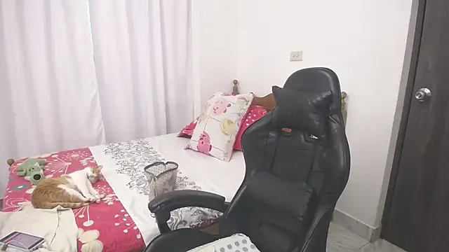 yeslluisa online show from March 2026 08:35:02 PM