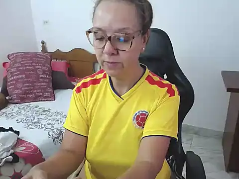 yeslluisa online show from June 2026 07:23:01 PM