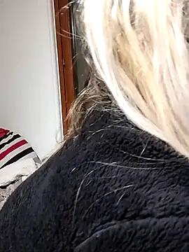 Mllesha74000 online show from October 2025 06:18:01 PM