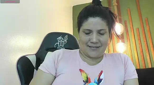 Snapshot of Sharloth_milf chatting on March 2025 03:56:01 PM Sharloth milf online show from March 2025 03:56:01 PM