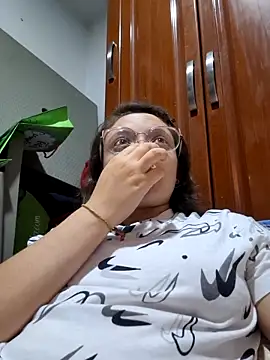 Snapshot of linda-schmidt chatting on March 2026 12:38:02 AM linda-schmidt online show from March 2026 12:38:02 AM