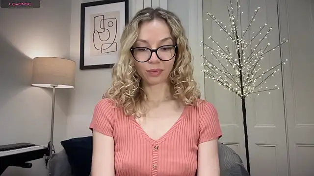 Cutensadistic online show from January 2025 03:51:01 PM