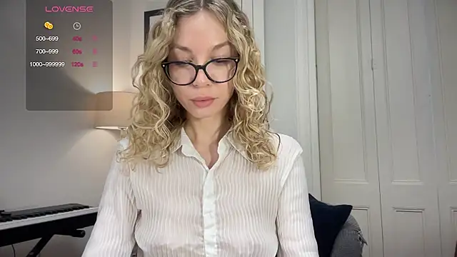 Cutensadistic online show from January 2025 12:42:01 PM