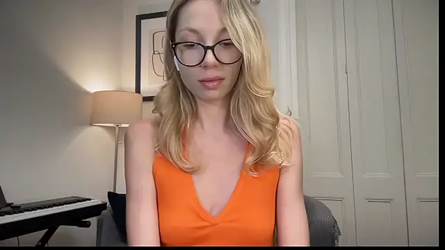 Cutensadistic online show from February 2025 05:36:02 PM