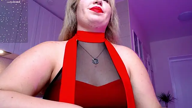Snapshot of HotTiffani chatting on December 2024 12:23:02 PM HotTiffani online show from December 2024 12:23:02 PM