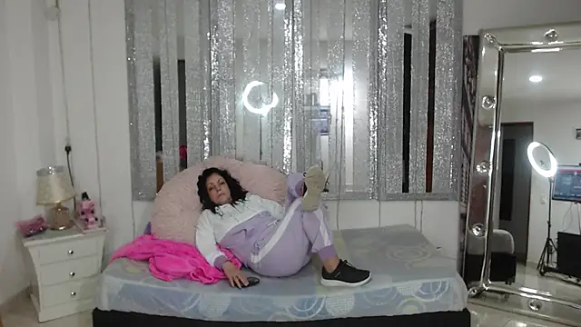 Snapshot of mijal_queen chatting on December 2024 02:23:01 AM mijal queen online show from December 2024 02:23:01 AM
