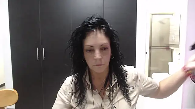 Snapshot of mijal_queen chatting on September 2025 02:01:02 AM mijal queen online show from September 2025 02:01:02 AM