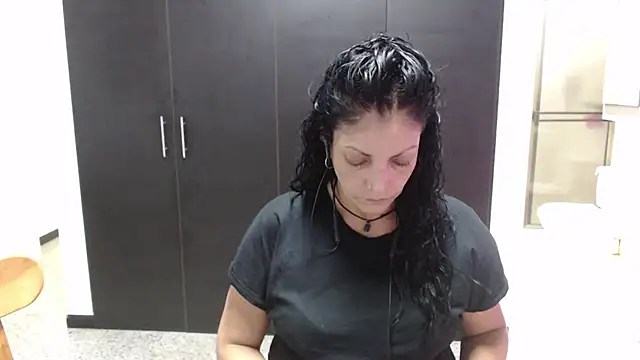 mijal queen online show from October 2025 03:07:02 AM