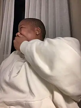 Snapshot of Muskthickgirl chatting on November 2025 12:05:01 AM Muskthickgirl online show from November 2025 12:05:01 AM