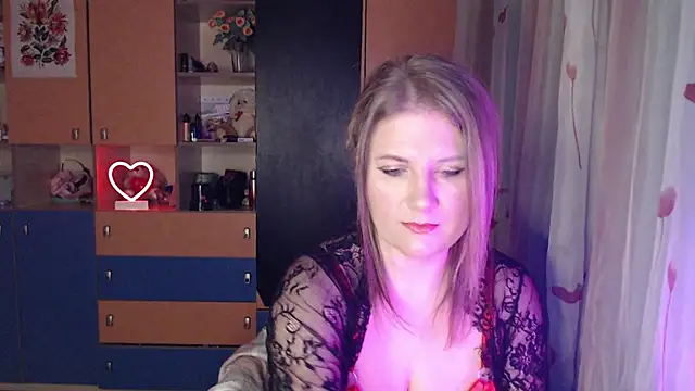 Snapshot of LizaCakes chatting on February 2025 04:00:01 PM LizaCakes online show from February 2025 04:00:01 PM