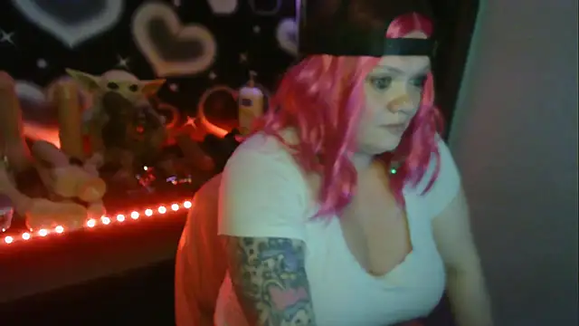 Snapshot of HoneyChambers chatting on May 2026 10:27:01 PM HoneyChambers online show from May 2026 10:27:01 PM