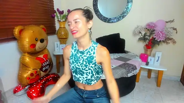 NicoleSantana online show from April 2026 10:45:01 PM