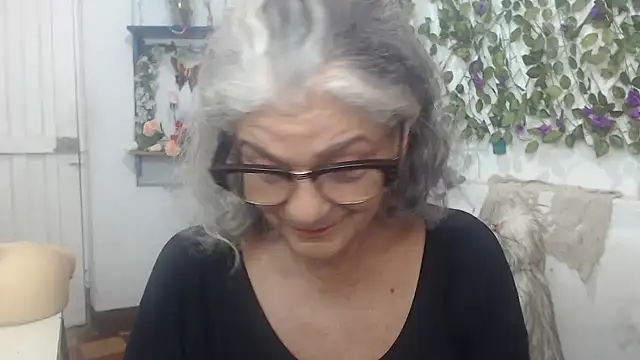 Snapshot of FunnyGrandma chatting on December 2024 11:24:01 PM FunnyGrandma online show from December 2024 11:24:01 PM