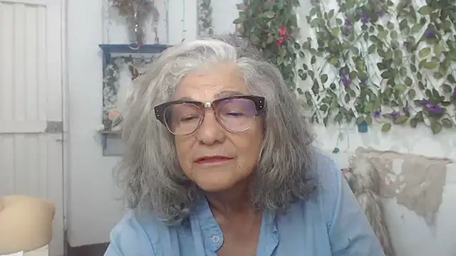 Snapshot of FunnyGrandma chatting on December 2024 02:31:02 AM FunnyGrandma online show from December 2024 02:31:02 AM