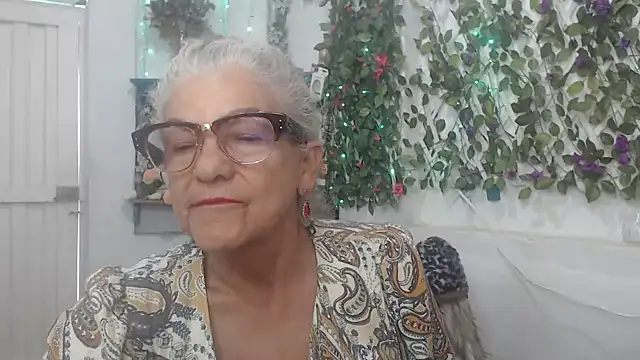 Snapshot of FunnyGrandma chatting on December 2024 04:36:01 PM FunnyGrandma online show from December 2024 04:36:01 PM