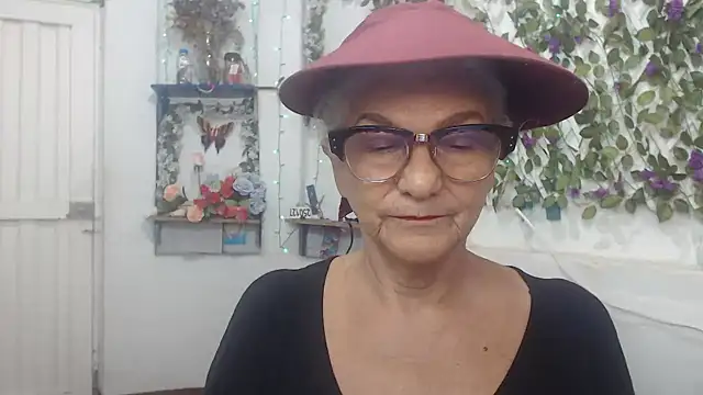 Snapshot of FunnyGrandma chatting on December 2024 10:41:01 PM FunnyGrandma online show from December 2024 10:41:01 PM