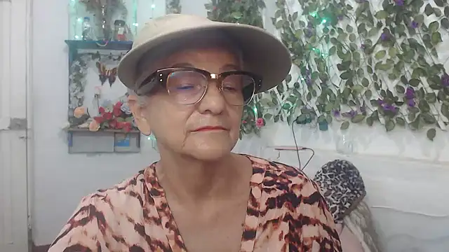 Snapshot of FunnyGrandma chatting on December 2024 01:47:02 AM FunnyGrandma online show from December 2024 01:47:02 AM