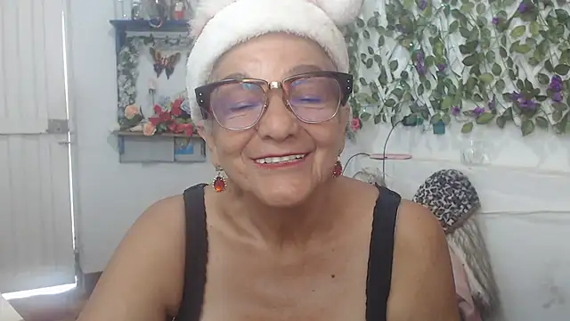 Snapshot of FunnyGrandma chatting on December 2024 04:53:02 PM FunnyGrandma online show from December 2024 04:53:02 PM