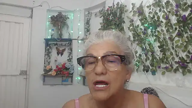 Snapshot of FunnyGrandma chatting on December 2024 02:21:02 AM FunnyGrandma online show from December 2024 02:21:02 AM