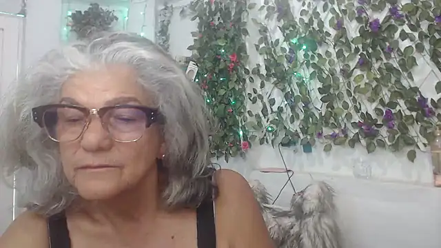 Snapshot of FunnyGrandma chatting on December 2024 08:47:02 PM FunnyGrandma online show from December 2024 08:47:02 PM