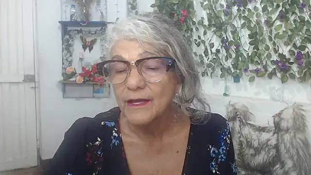 Snapshot of FunnyGrandma chatting on December 2024 12:18:01 AM FunnyGrandma online show from December 2024 12:18:01 AM