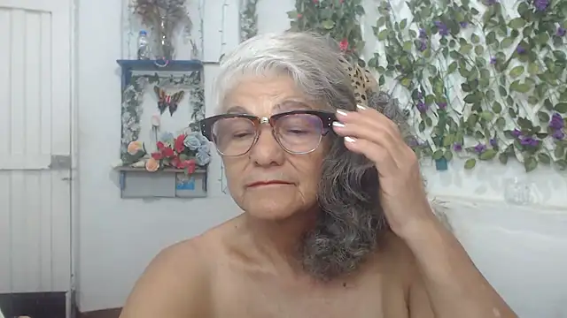 Snapshot of FunnyGrandma chatting on December 2024 03:24:01 AM FunnyGrandma online show from December 2024 03:24:01 AM
