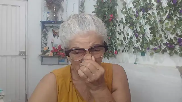 Snapshot of FunnyGrandma chatting on December 2024 12:23:01 AM FunnyGrandma online show from December 2024 12:23:01 AM