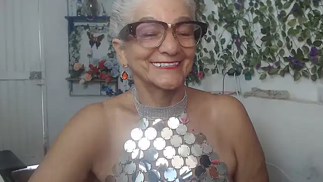 Snapshot of FunnyGrandma chatting on December 2024 07:27:02 PM FunnyGrandma online show from December 2024 07:27:02 PM