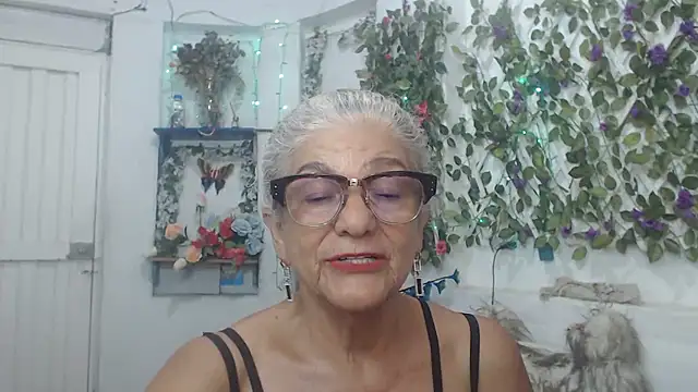 Snapshot of FunnyGrandma chatting on December 2024 03:55:02 AM FunnyGrandma online show from December 2024 03:55:02 AM