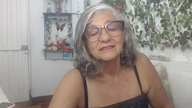 Snapshot of FunnyGrandma chatting on December 2024 11:11:01 PM FunnyGrandma online show from December 2024 11:11:01 PM