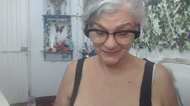 Snapshot of FunnyGrandma chatting on December 2024 01:29:02 AM FunnyGrandma online show from December 2024 01:29:02 AM